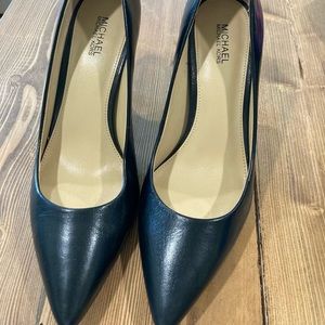 Michael Kors black pumps